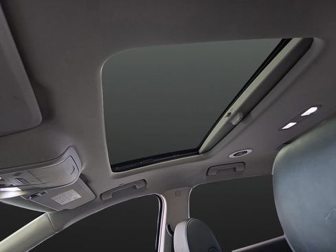 Used 2021 Buick Enclave Avenir w/ Avenir Technology Package image 7