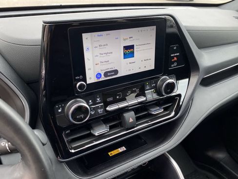 Certified 2025 Toyota Highlander XSE image 31