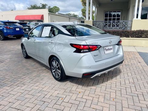 Used 2023 Nissan Versa SV image 3