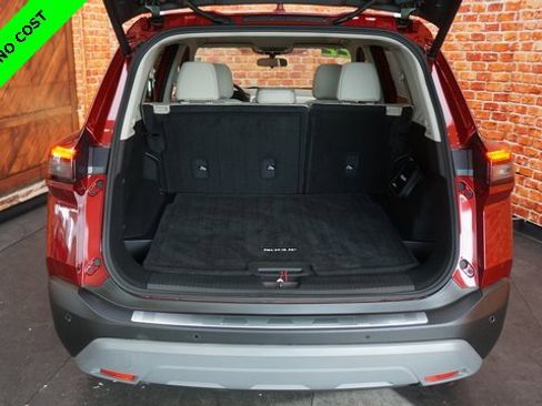 Used 2022 Nissan Rogue SV w/ SV Premium Package image 45