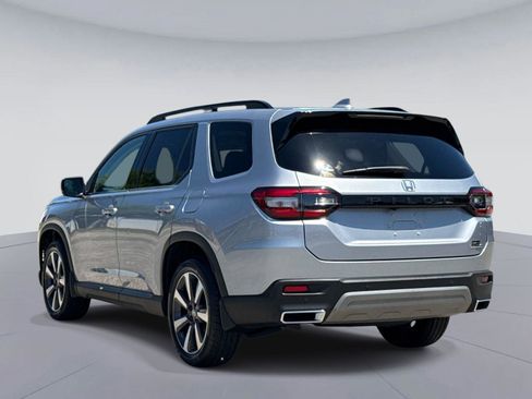 Used 2024 Honda Pilot Touring image 5