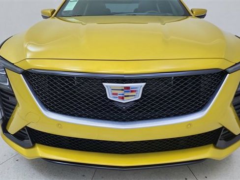 Used 2025 Cadillac CT5 V w/ Technology Package image 9