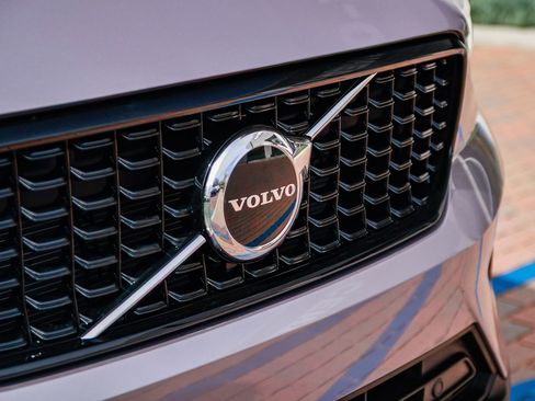Certified 2026 Volvo XC40 B5 Core w/ Climate Package AWD/4WD image 12