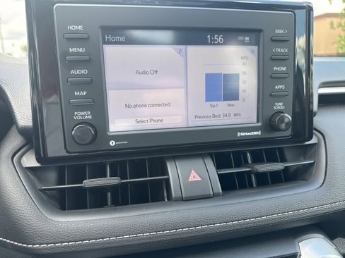 Used 2020 Toyota RAV4 XLE w/ Convenience Package image 3