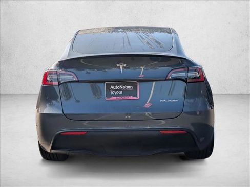 Used 2022 Tesla Model Y Performance image 8