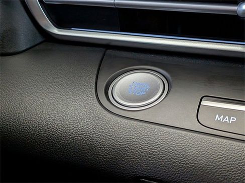 Used 2025 Hyundai Elantra Limited image 23