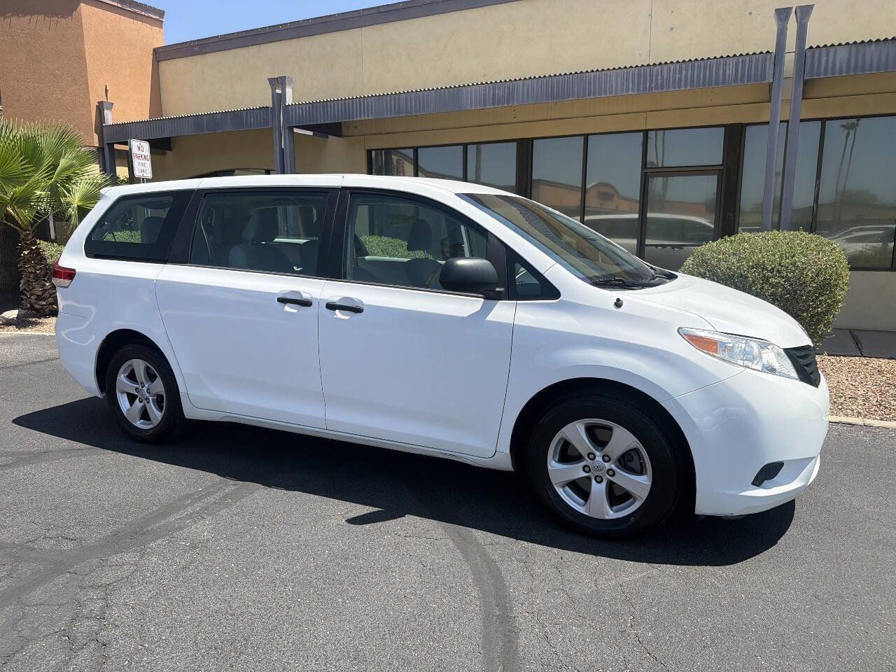 Used 2014 Toyota Sienna L FWD image 9