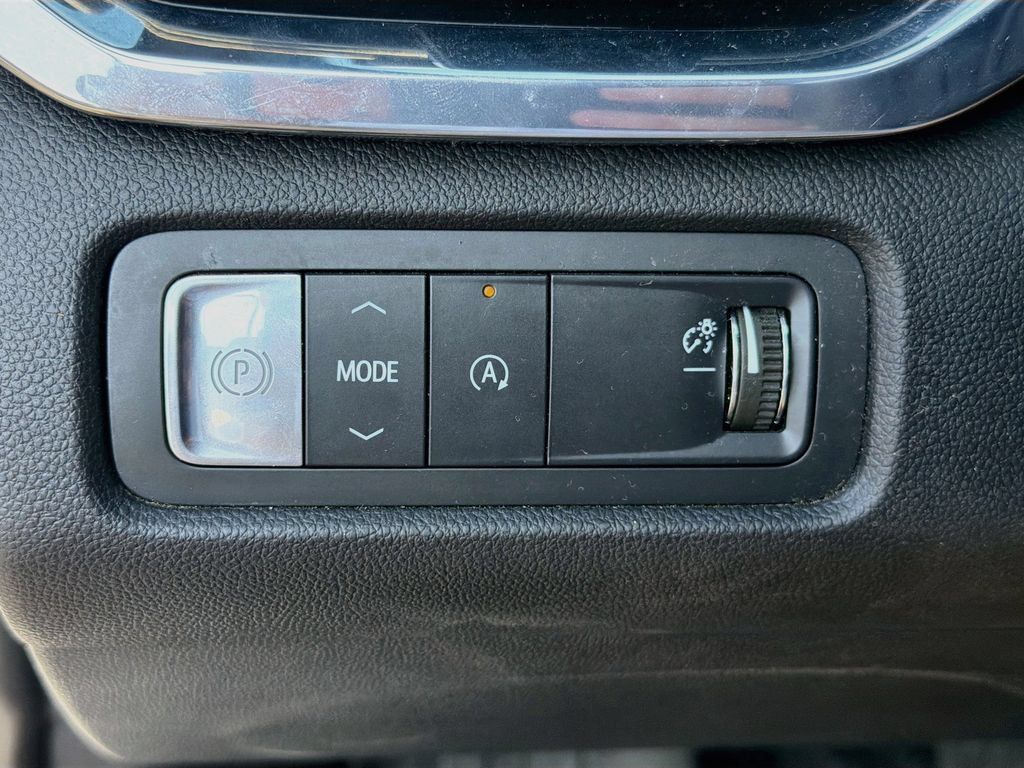 Used 2025 GMC Acadia Elevation FWD image 23