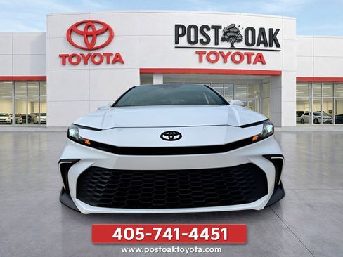 Used 2025 Toyota Camry SE w/ Multimedia Upgrade Package FWD image 6