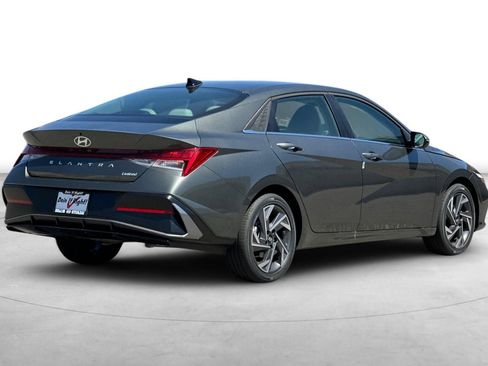 Used 2026 Hyundai Elantra Limited FWD image 8