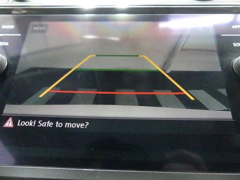 Used 2019 Volkswagen Tiguan SE w/ Panoramic Sunroof Package image 13