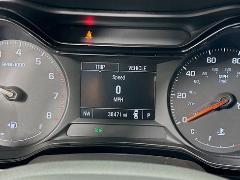 Used 2025 Chevrolet Trax LS w/ LS Convenience Package FWD image 12