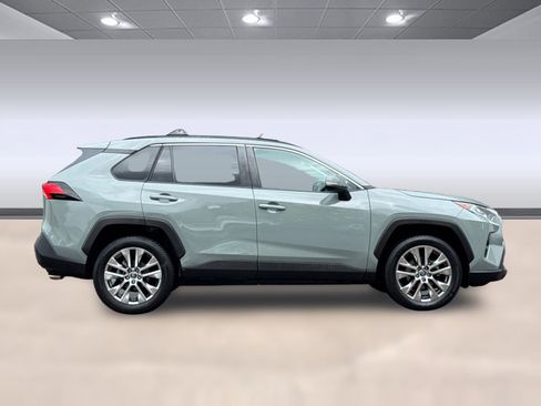 Used 2020 Toyota RAV4 XLE Premium w/ Carpet Mat Package FWD image 7