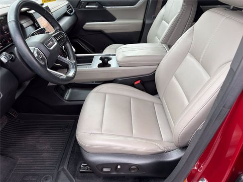 Used 2024 GMC Acadia Elevation w/ Luxury Package FWD image 8