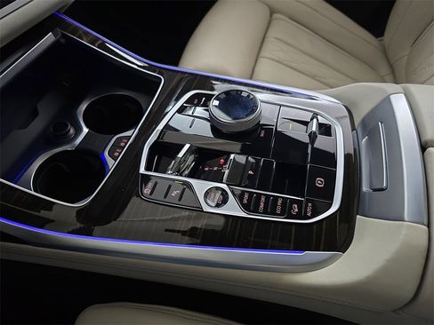 Used 2023 BMW X7 M60i w/ Executive Package image 28