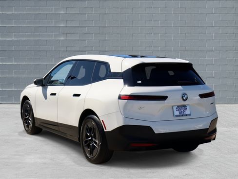 Used 2025 BMW iX xDrive50 w/ Convenience Package image 7