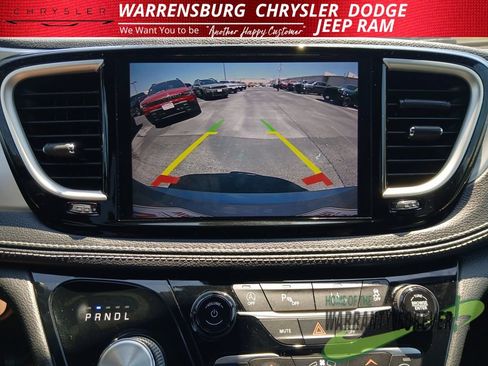 Used 2021 Chrysler Pacifica Touring-L w/ Uconnect Theater Family Group AWD/4WD image 23