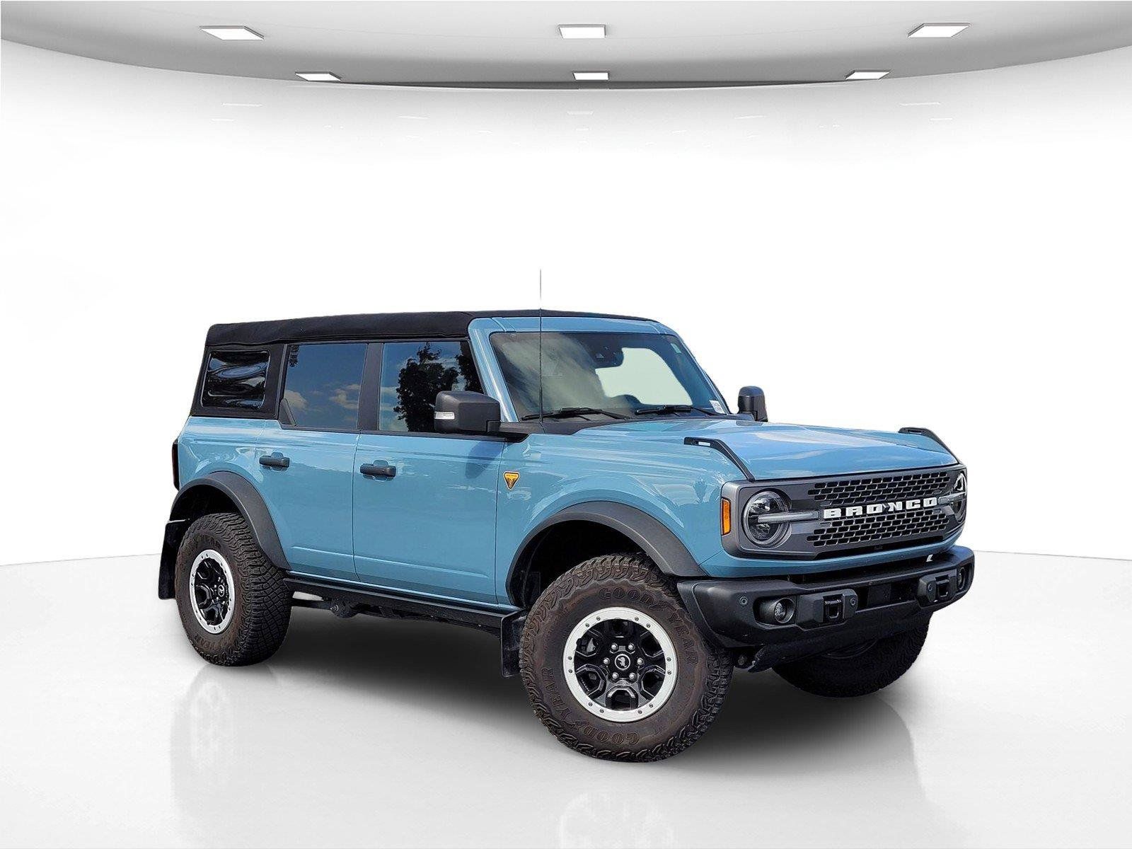 Used 2023 Ford Bronco Badlands w/ Sasquatch Package AWD/4WD image 2