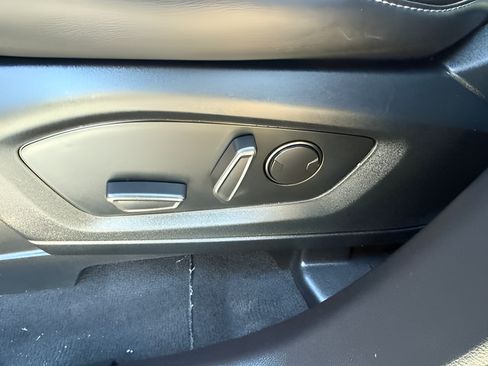Used 2022 Ford Explorer XLT w/ Equipment Group 202A AWD/4WD image 25