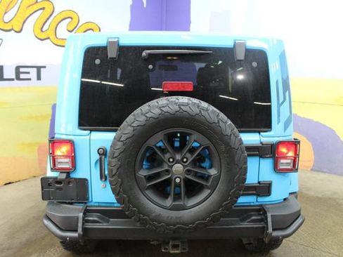 Used 2017 Jeep Wrangler Sahara AWD/4WD image 7
