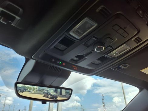 Used 2024 GMC Yukon Denali Ultimate image 30