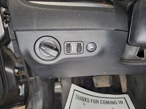 Used 2015 Chrysler 300 Limited w/ Driver Convenience Group image 4