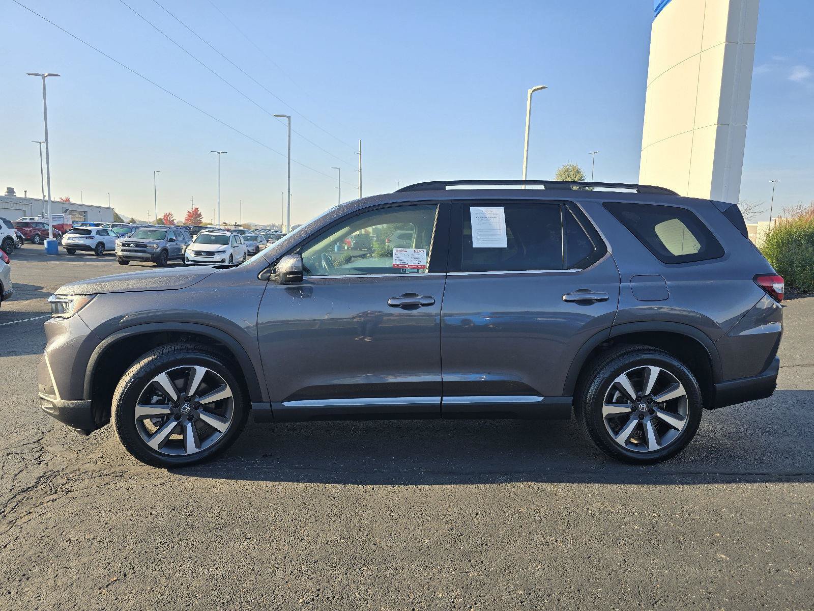 Certified 2023 Honda Pilot Touring image 4