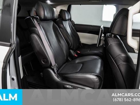 Used 2024 Kia Carnival SX Prestige image 22
