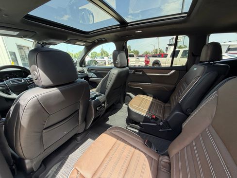 New 2026 GMC Acadia Denali Ultimate w/ LPO, Floor Liner Package AWD/4WD image 5