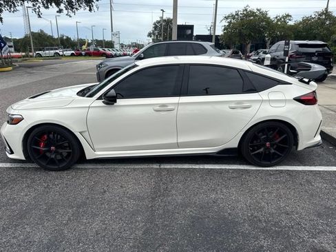 Used 2024 Honda Civic Type R image 3