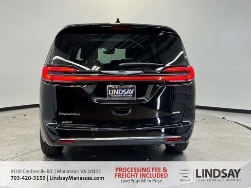 New 2026 Chrysler Pacifica Select image 5