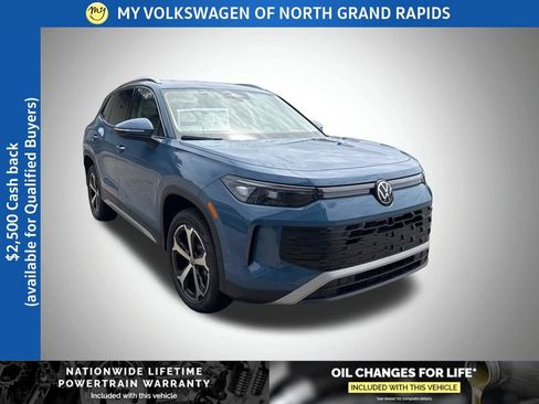 New 2026 Volkswagen Tiguan SE AWD/4WD image 1