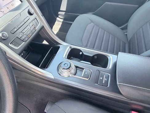 Used 2019 Ford Fusion SE FWD image 13