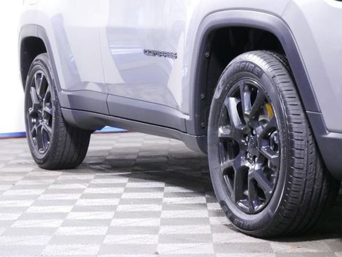 Certified 2024 Jeep Compass Latitude w/ Convenience Group AWD/4WD image 8