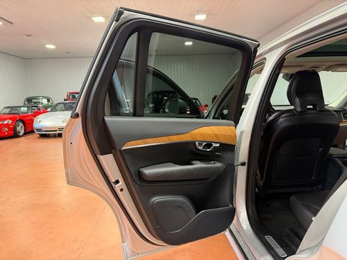 Used 2022 Volvo XC90 T8 Inscription Expression w/ Advanced Package image 17