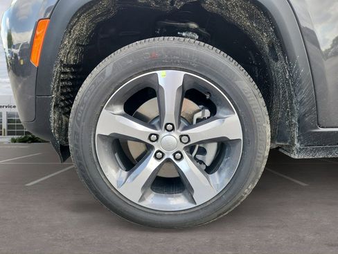 New 2026 Jeep Grand Cherokee L Limited AWD/4WD image 10