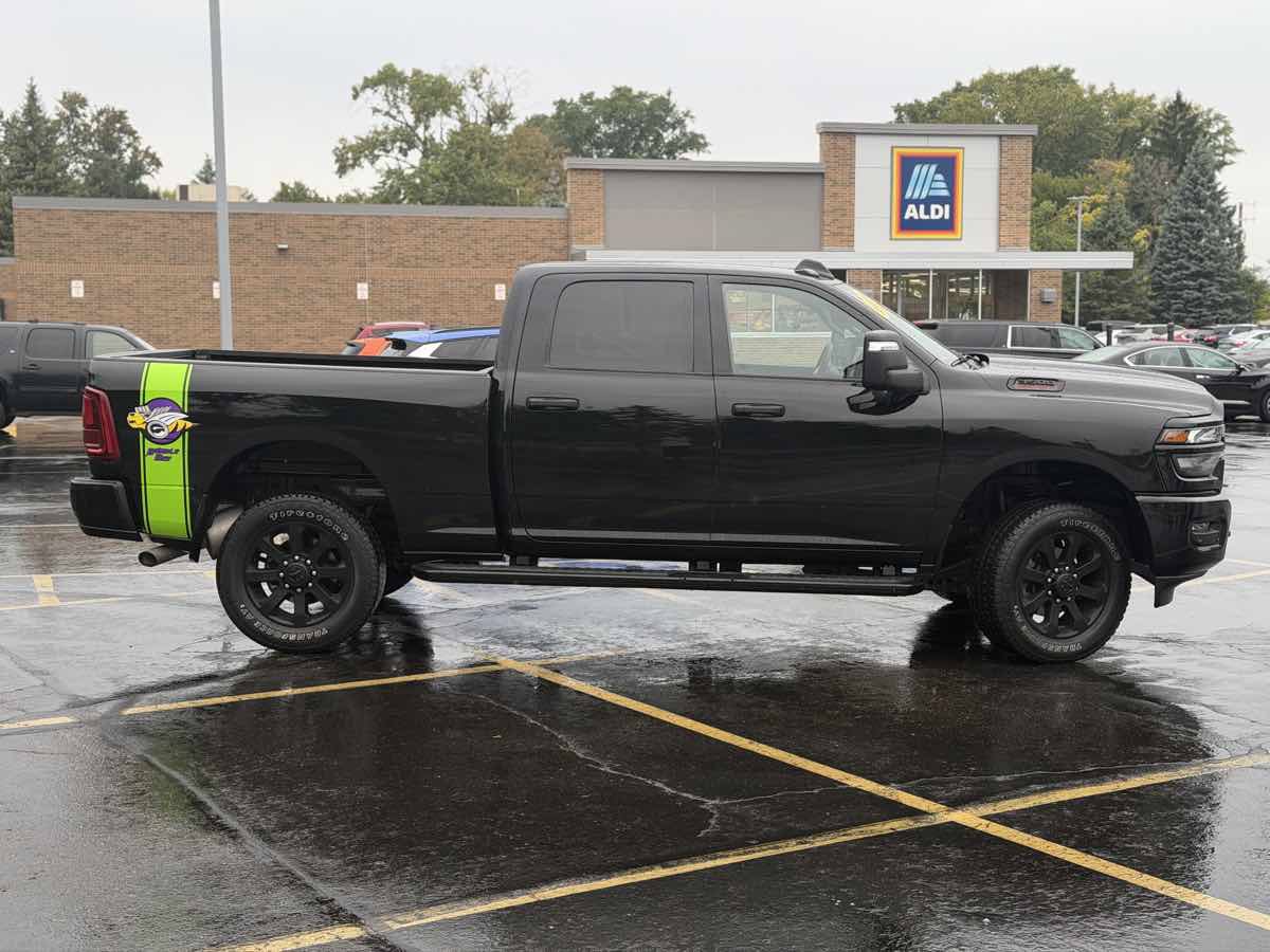 Used 2025 RAM 2500 Big Horn AWD/4WD image 4