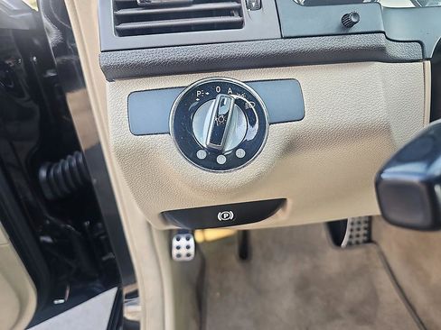 Used 2009 Mercedes-Benz C 300 Sedan image 13