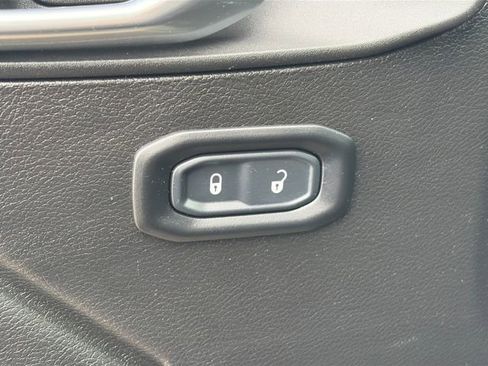 Used 2022 Jeep Gladiator Overland AWD/4WD image 25