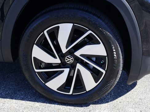 Certified 2025 Volkswagen Atlas SEL image 9