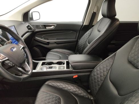 Used 2024 Ford Edge Titanium image 17