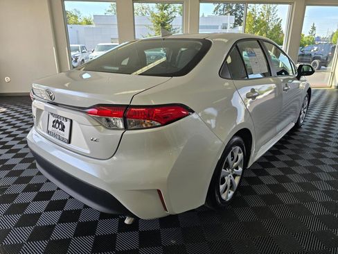 Used 2024 Toyota Corolla LE FWD image 3