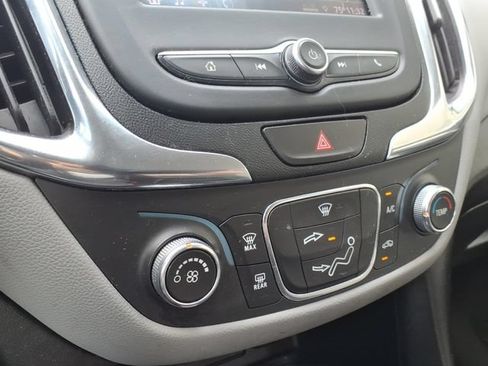 Used 2021 Chevrolet Equinox LS FWD image 11