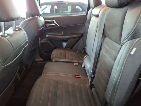 Used 2024 Mitsubishi Outlander SE image 13