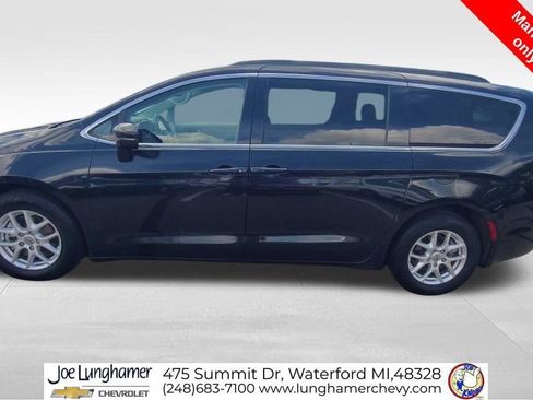 Used 2022 Chrysler Pacifica Touring-L FWD image 5