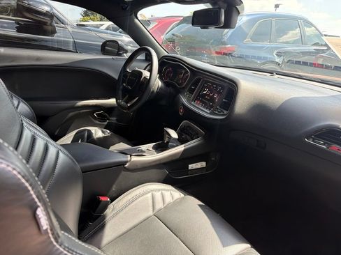 Used 2018 Dodge Challenger SRT Hellcat RWD image 5