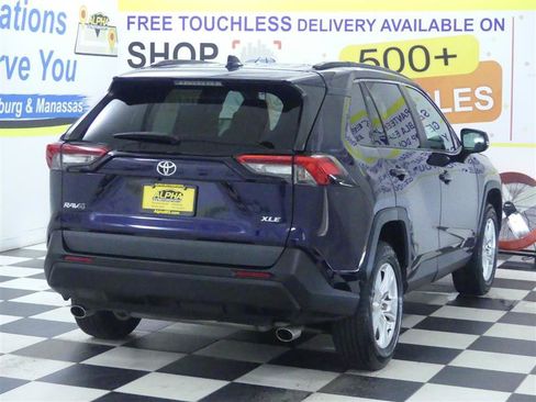 Used 2021 Toyota RAV4 XLE w/ Convenience Package FWD image 7
