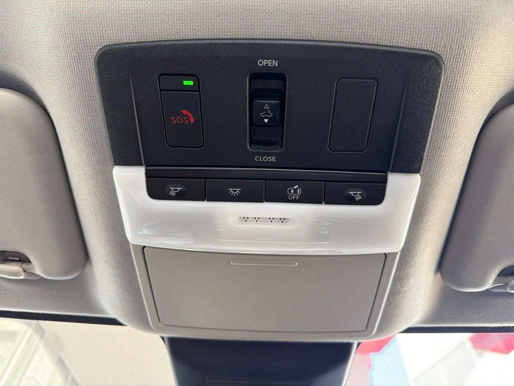 Used 2022 Nissan Sentra SR w/ SR Premium Package FWD image 34