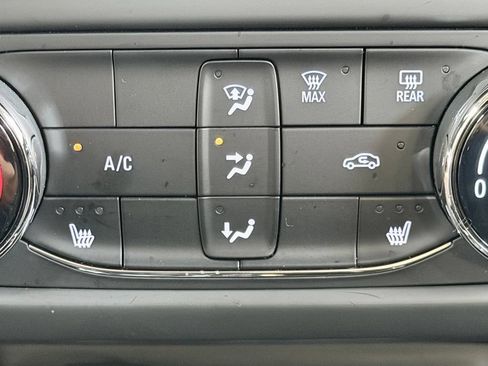 Used 2023 Chevrolet TrailBlazer LT FWD image 43