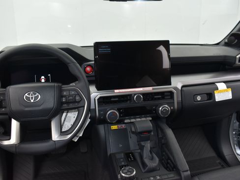 Used 2025 Toyota 4Runner TRD Off-Road Premium AWD/4WD image 15